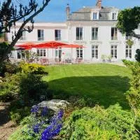 Logis Hôtel & Restaurant Chateau de la Marjolaine, hotel u gradu 'Essômes-sur-Marne'