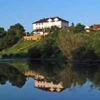 Hotel Bursztynowy, hotel u gradu Józefów na Wisłą