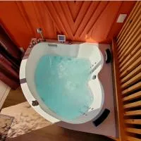 Chambre balnéo l'Oasis aux Prés de Mautort, khách sạn ở Abbeville