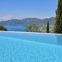 Villa Piedra Azul, hotel Kardamíliben