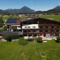 dasKAISER - Dein Gartenhotel in Tirol、エープスのホテル