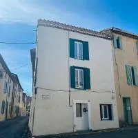 Maisonnette La Chouette โรงแรมในAzille