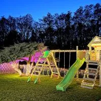 Familienfreundliche Ferienwohnung mit Garten & Spielplatz nahe Nürnberg Playmobil FunPark, hotel v destinácii Veitsbronn
