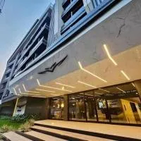 Departamento en Sky Elite Equipetrol, hotel in El Pari