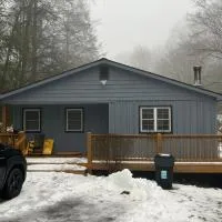 Mountain home in Newland, hotel di Newland