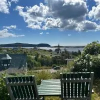 Trinity's Oceanview Gem 2BR St Paul's Schoolhouse، فندق في ترينيتي