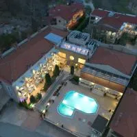 4 Epoxes Hotel Spa, hotel di Kato Loutraki