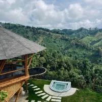GLAMPING ENTRE MONTES Y CAFETALES, hotel a Santuario
