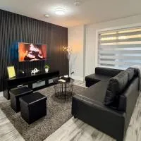 Sparsh Villas - Lux Modern 2BR Suite wKitchen, hotell i Delta