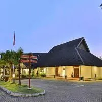 Grand Whiz Hotel Trawas Mojokerto, hotel u gradu 'Trawas'