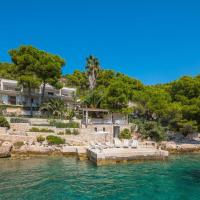 Luxury beachfront Villa Anemos Hvar with pool, hotel u Hvaru