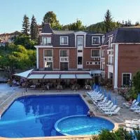 Chateau Montagne Hotel Troyan, hotel di Troyan