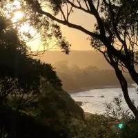 Bundeena Beach Shack with view, hotel u gradu Bundeena