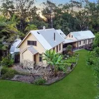 Glasshouse Mountains Ecolodge, מלון בגלאס האוס מאונטיינס