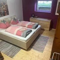 Smart Stay - Privates Zimmer & Bad im Untergeschoss - Kingsize Komfort fuer Zwei، فندق في رادستادت