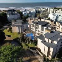 Sea Point By D&G – hotel w mieście Carilo