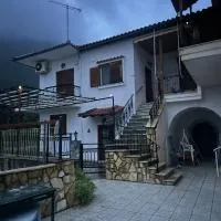 Πάροδος Νικολάου Σταθούση, хотел в Леонидион