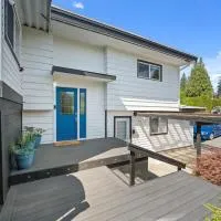 Luxury 3BR Retreat, Hot Tub, Fire Pit, 4 Beds, hotel i Abbotsford