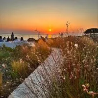 Sunset Studios & Rooms, מלון באנטיפארוס