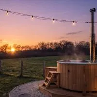 Roulotte de charme avec bain nordique et brasero - Autun, Morvan, hotel v destinácii Antully