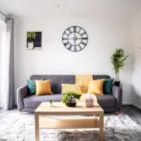 Modern Luxurious Apartment with Balcony, hotell sihtkohas Milton Keynes