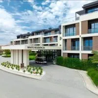 Seabreeze Resort, White Residence terrace, studio apartment, hotel en Nardaran