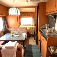 Caravan in the backyard, ξενοδοχείο σε Šaľa