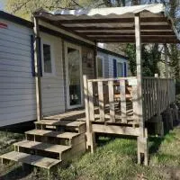 Mobil-home Moon River, hotel em Thiviers