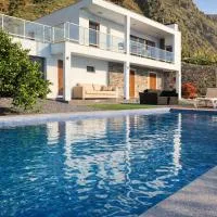 Villa O Pomar with optional heated pool, hotel a Paul do Mar