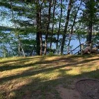 Gresham Shores - Lil' Sunfish - PET FRIENDLY、Arbor Vitaeのホテル