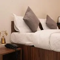 Life Tree Hotel and Banquet Hall, Sector 63A, hotel en Noida