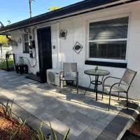 Studio Oasis in Downtown Deland, hotel en De Land
