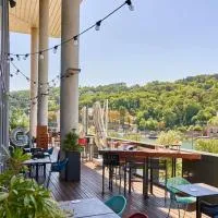 Novotel Lyon Centre-Confluence Bord de Saone, hotel en Lyon