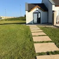 Dingle Lispole Garden Suite 6, hotel di Lispole