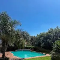Out of The Blue - Guest Cottage, hotel di Roodepoort