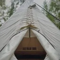 Bonair Tipi Village I Glamping, khách sạn ở Călăţele