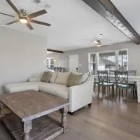 Coastal Getaway Near Beach & Casino 2BR Sleep 6, hótel í Bay Saint Louis