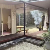 Tahiti Terrace private bush Retreat, отель в городе Tiaro