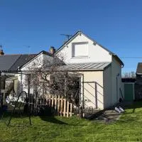 Charmante maison dans le Maine et Loire، فندق في Candé