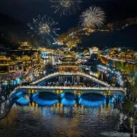 The Riverside Phoenix, hotel en Fenghuang