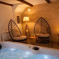 Jacuzzi privatif dans maison de village au calme, hotell i Flaviac