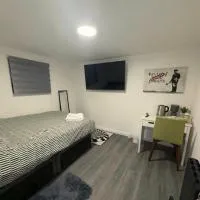 Double room 3 Minute drive from Luton Airport، فندق في Luton