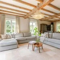 Casiola - Authentic Serene Vacation Hideaway with Pond, hotel i Harelbeke