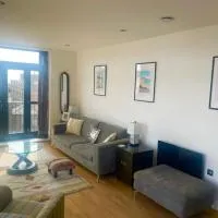 Top-end penthouse with sea views and free parking, хотел в Рамсгейт