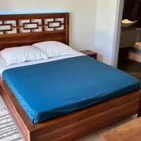 Tropical Suite Direct Pool Access & Garden View, hotel a Baie-Mahault