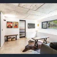 A spacious Family Retreat near the Beach, hotel v destinácii Cronulla