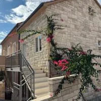 Apartman Bugenvila Postira Brač, hotel in Postira