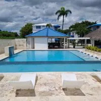 Upgrade A Primera Linea De Playa Con Hermosas Áreas Sociales Frente Al Mar -Piscina, Jacuzzi, Gazebos, Zona De BBQ, Ducha De Exterior, Baños, Parqueo, Wifi, Netflix, Seguridad Y Control De Acceso Las 24 Horas, viešbutis mieste Gvajakanesas