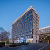 Elong WG Hotel Guangzhou Baiyun International Airport - Free 24-hour Airport Shuttle, hotel sa Huadu