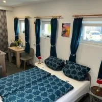 Privates Studio mit Parkplatz NAC, khách sạn ở Euskirchen